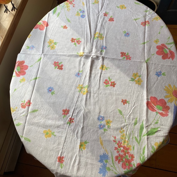 Vintage linen flowered tablecloth 50x64 - Picture 5 of 11